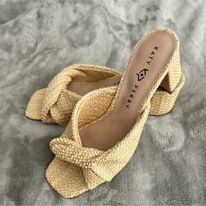 NIB Katy Perry The Tooliped Twisted Sandal Natural 9.5